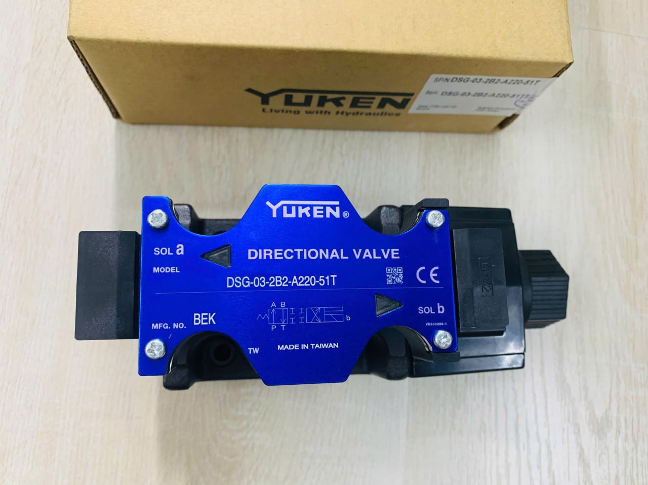 Van điện từ Yuken DSG-03-2B2-A220-51T